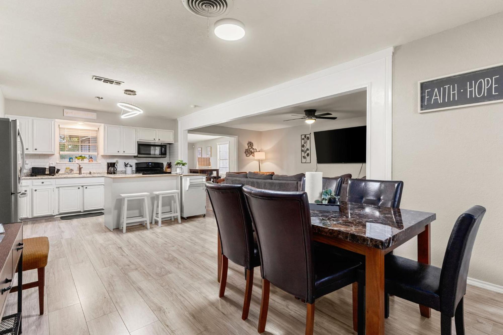 Cozy 3 Bedroom With Hot Tub 2 Min Away From Lackland San Antonio Exterior foto