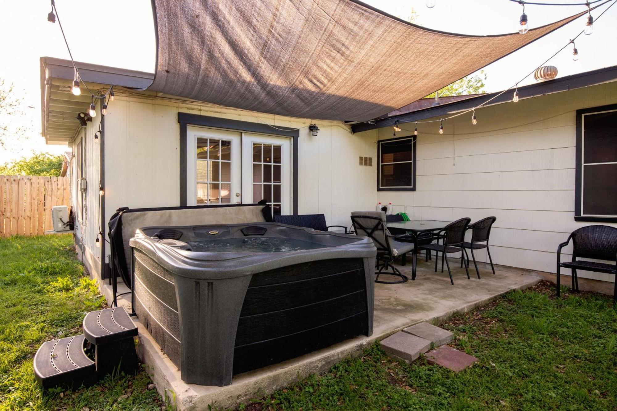 Cozy 3 Bedroom With Hot Tub 2 Min Away From Lackland San Antonio Exterior foto